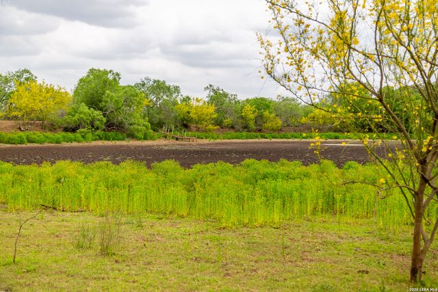 1277 County Road 138, Floresville, TX 78114