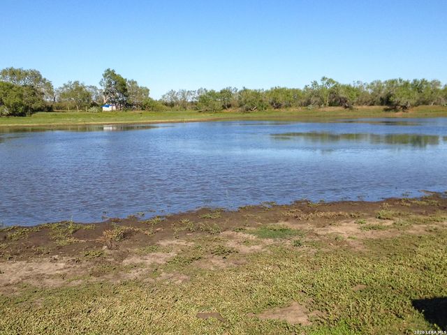 1277 County Road 138, Floresville, TX 78114