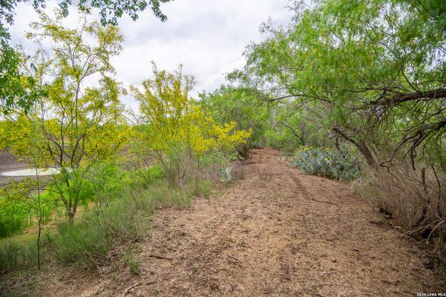 1277 County Road 138, Floresville, TX 78114