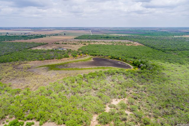 1277 County Road 138, Floresville, TX 78114