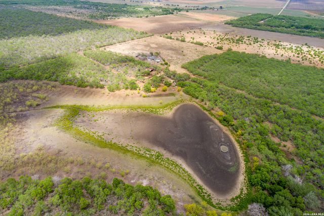 1277 County Road 138, Floresville, TX 78114