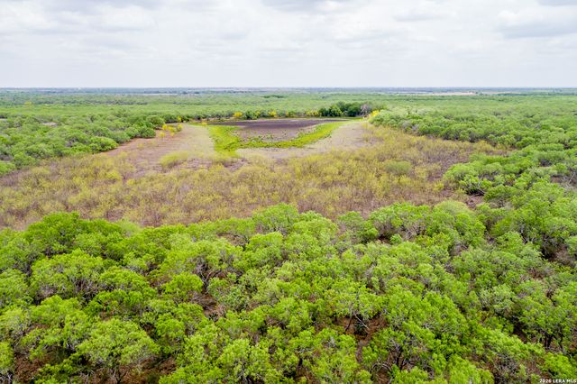 1277 County Road 138, Floresville, TX 78114