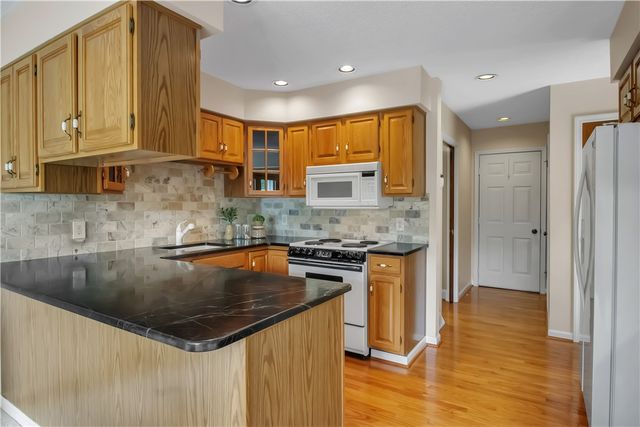 20 Pinegrove Court, Hamburg, NY 14075