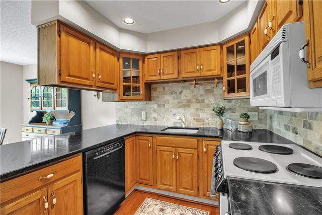 20 Pinegrove Court, Hamburg, NY 14075