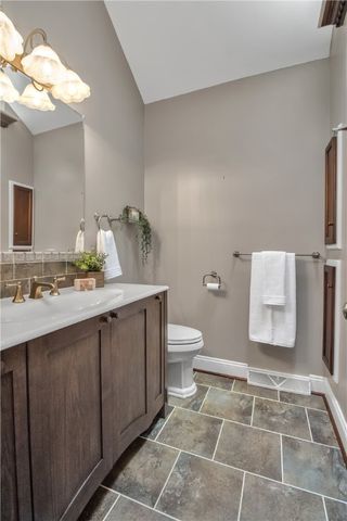 20 Pinegrove Court, Hamburg, NY 14075