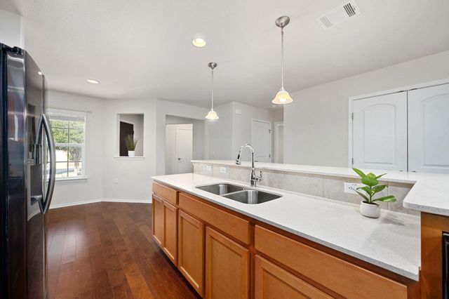 225 Hobby ST, Georgetown, TX 78633