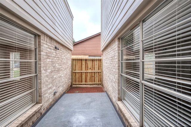 2446 Long Reach Drive, Sugar Land, TX 77478