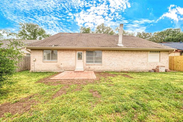 2446 Long Reach Drive, Sugar Land, TX 77478