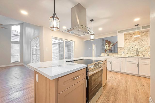 2446 Long Reach Drive, Sugar Land, TX 77478