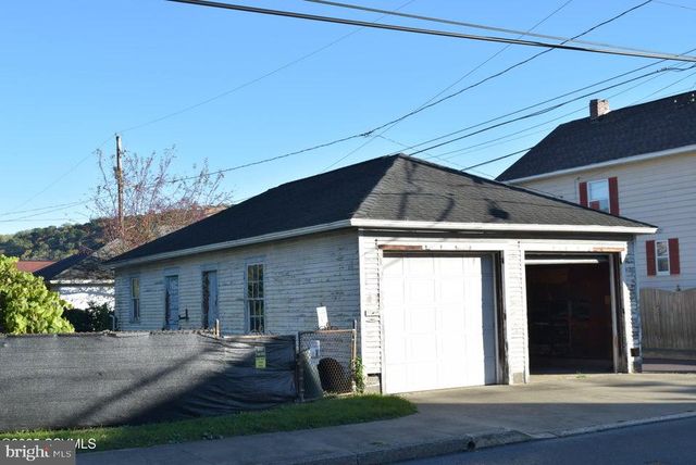 1103 MARKET ST, Sunbury, PA 17801