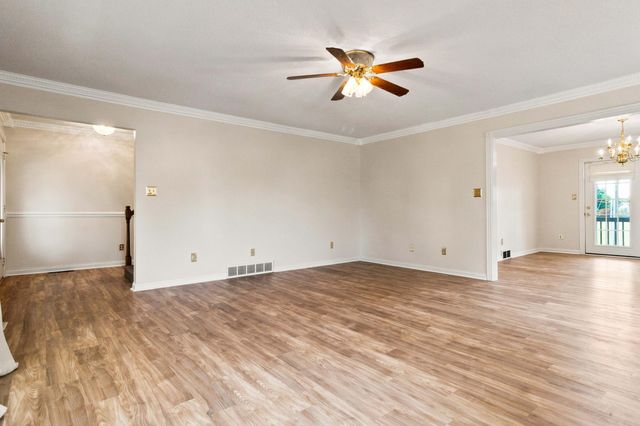500 Natures Pointe Drive, Somerset, KY 42503
