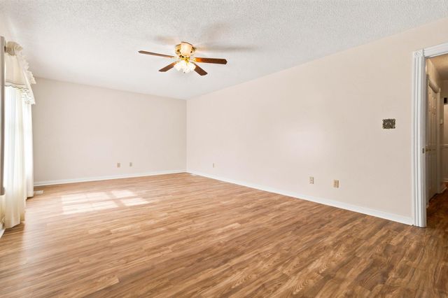 500 Natures Pointe Drive, Somerset, KY 42503
