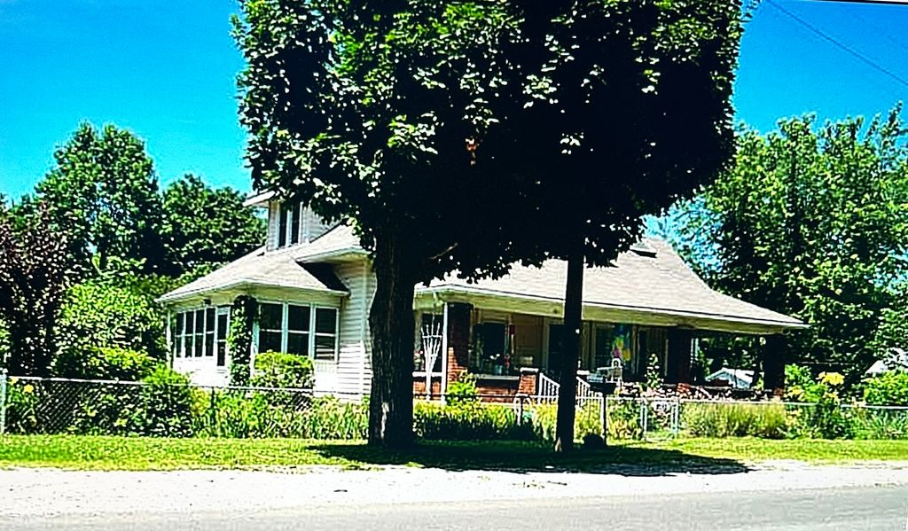 2052 Indiana Avenue, Columbus, IN 47201