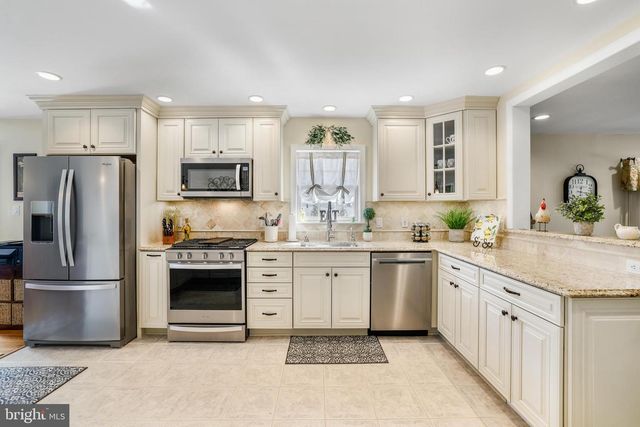 14 WHITEKIRK DR, Wilmington, DE 19808