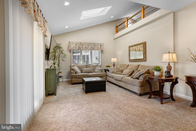 14 WHITEKIRK DR, Wilmington, DE 19808