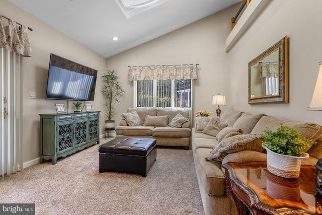 14 WHITEKIRK DR, Wilmington, DE 19808