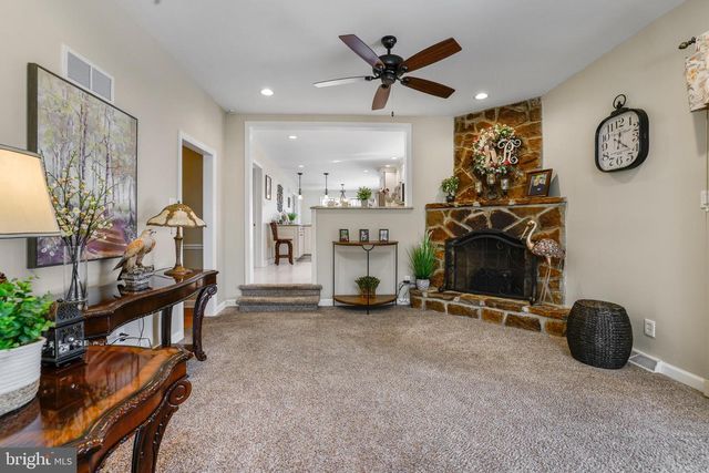 14 WHITEKIRK DR, Wilmington, DE 19808