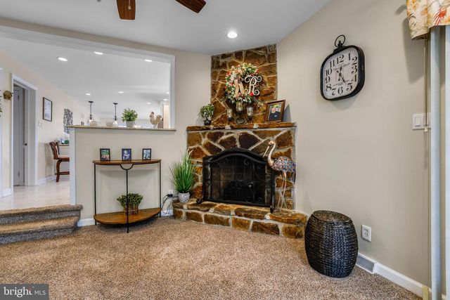 14 WHITEKIRK DR, Wilmington, DE 19808