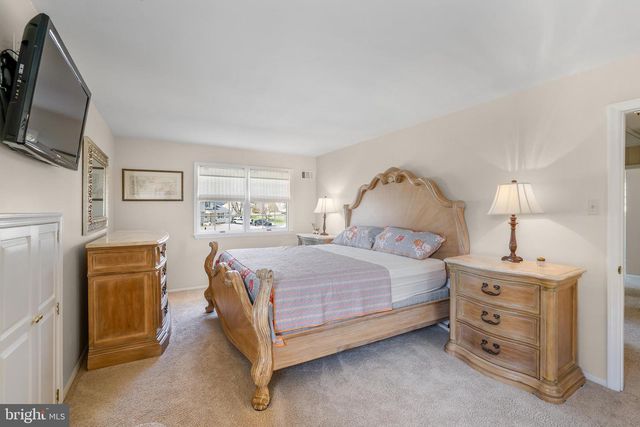 14 WHITEKIRK DR, Wilmington, DE 19808