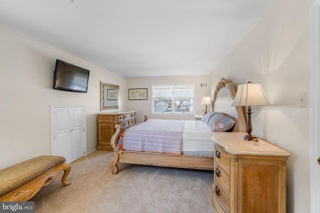 14 WHITEKIRK DR, Wilmington, DE 19808