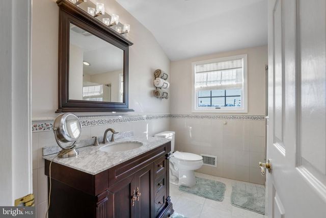 14 WHITEKIRK DR, Wilmington, DE 19808