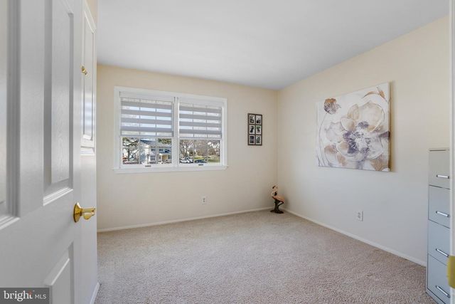 14 WHITEKIRK DR, Wilmington, DE 19808