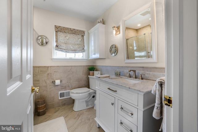 14 WHITEKIRK DR, Wilmington, DE 19808