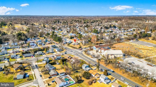 14 WHITEKIRK DR, Wilmington, DE 19808