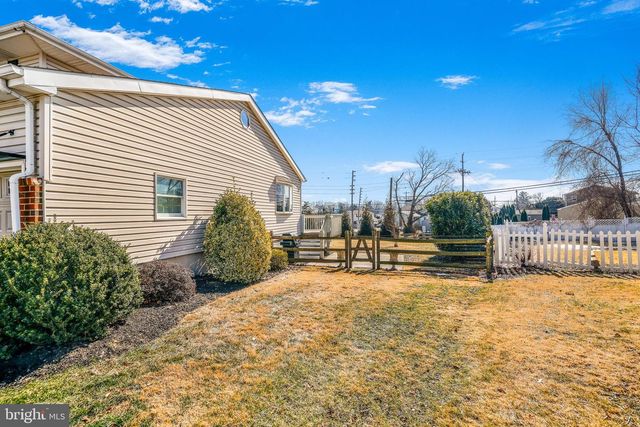 14 WHITEKIRK DR, Wilmington, DE 19808