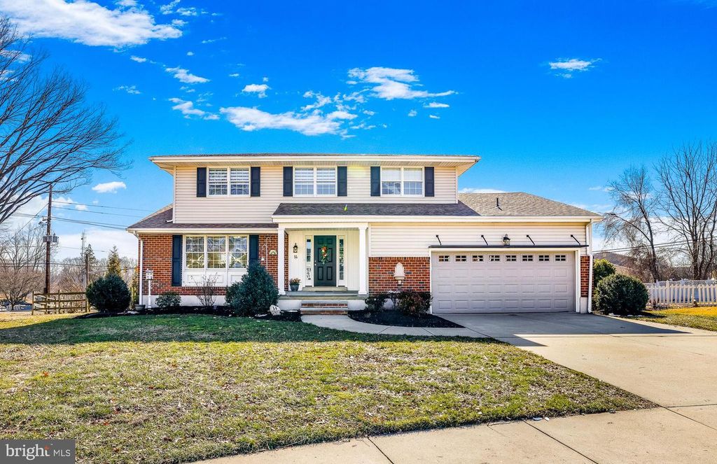 14 WHITEKIRK DR, Wilmington, DE 19808