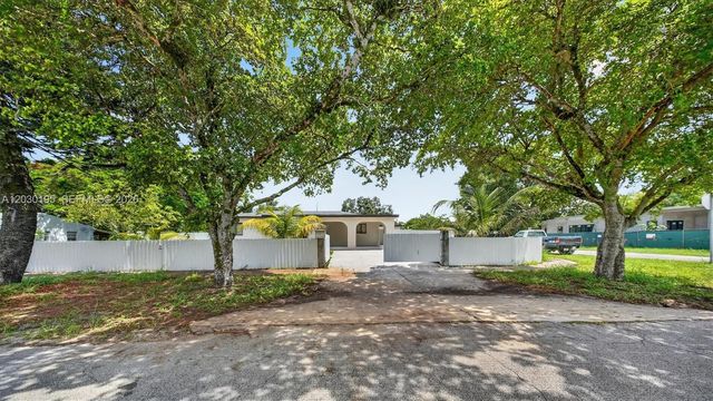 900 Superior St, Opa-locka, FL 33054