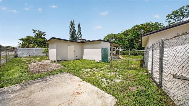 900 Superior St, Opa-locka, FL 33054