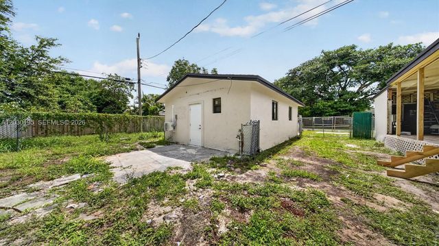 900 Superior St, Opa-locka, FL 33054