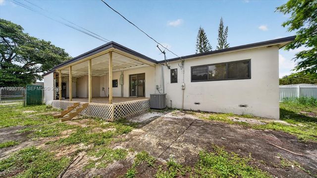 900 Superior St, Opa-locka, FL 33054