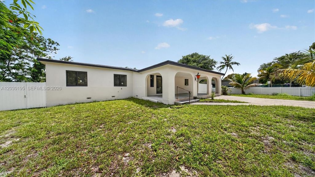 900 Superior St, Opa-locka, FL 33054