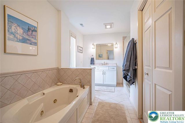 2475 Houghton Lean, Lower Macungie Twp, PA 18062