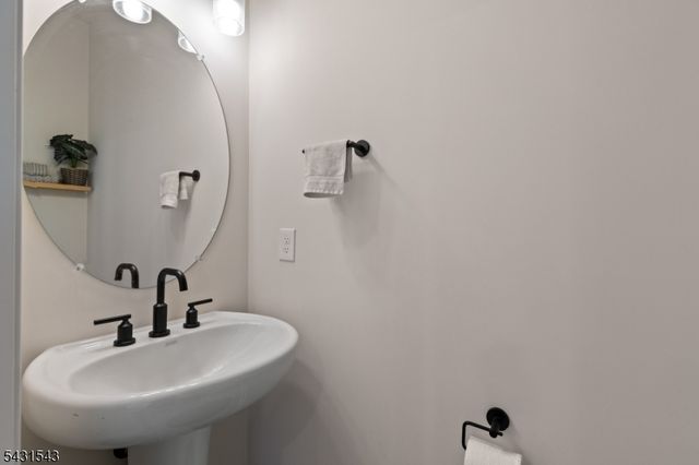 9 Arnold Dr, Wood-ridge Boro, NJ 07075