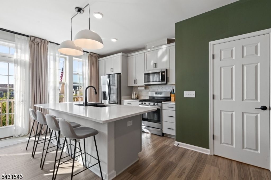9 Arnold Dr, Wood-ridge Boro, NJ 07075