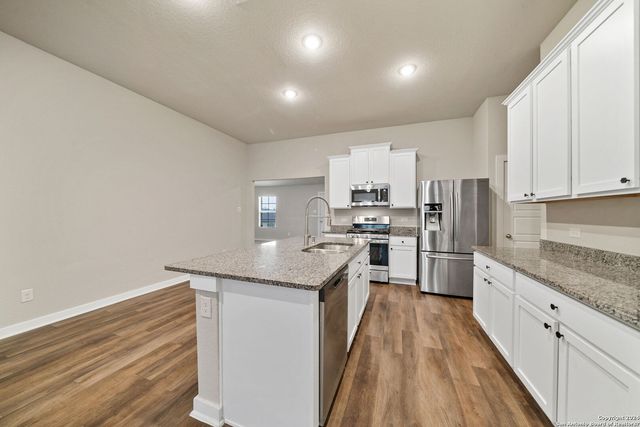 6106 RIO PIEDRA DR, San Antonio, TX 78247