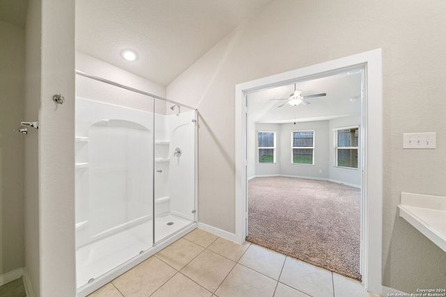 6106 RIO PIEDRA DR, San Antonio, TX 78247