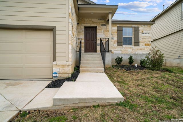 6106 RIO PIEDRA DR, San Antonio, TX 78247