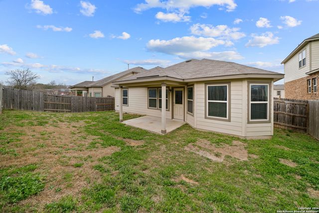 6106 RIO PIEDRA DR, San Antonio, TX 78247