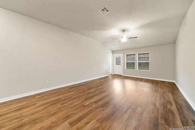6106 RIO PIEDRA DR, San Antonio, TX 78247