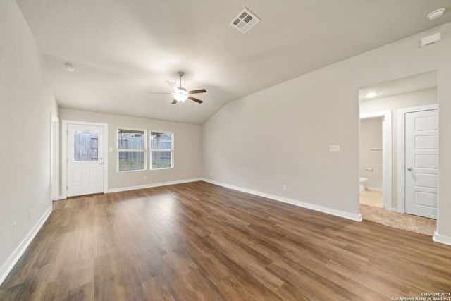 6106 RIO PIEDRA DR, San Antonio, TX 78247