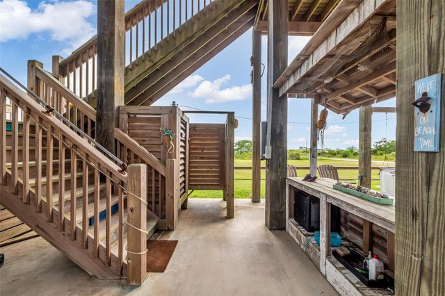 145 Jewel Drive, Port Bolivar, TX 77650