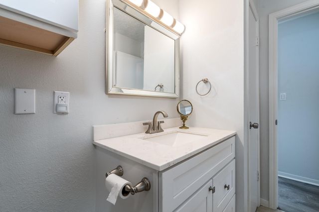203 Lakeview Terrace B, Montgomery, TX 77356