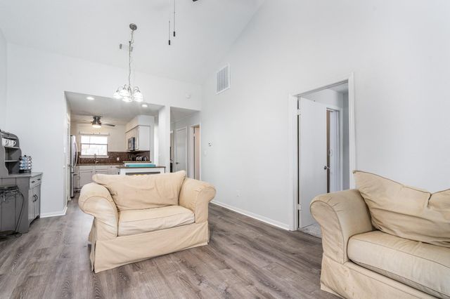 203 Lakeview Terrace B, Montgomery, TX 77356