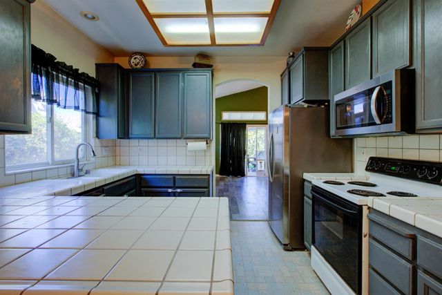 3870 Oak View Ct, Turlock, CA 95382