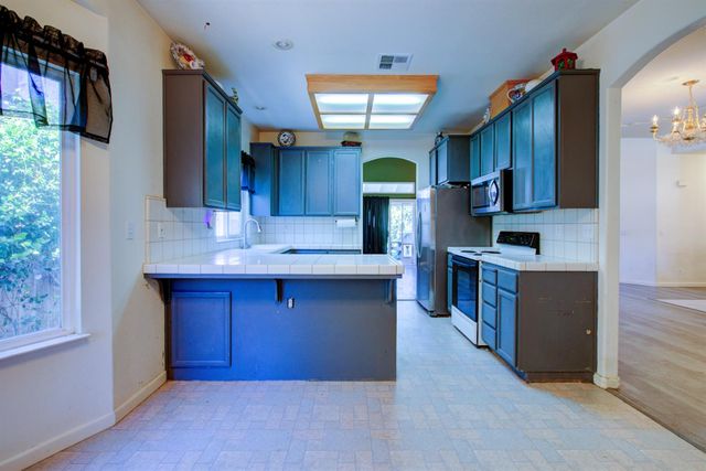 3870 Oak View Ct, Turlock, CA 95382