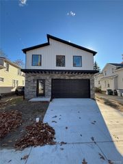 744 E Meyers Avenue, Hazel Park, MI 48030